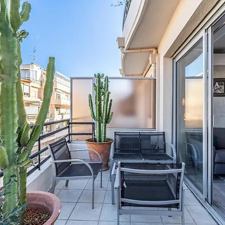 Magnificent Studio In The Center Of Terrace - 30m2 Appartamento *